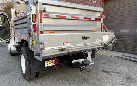 tailgate spreader for dump truck